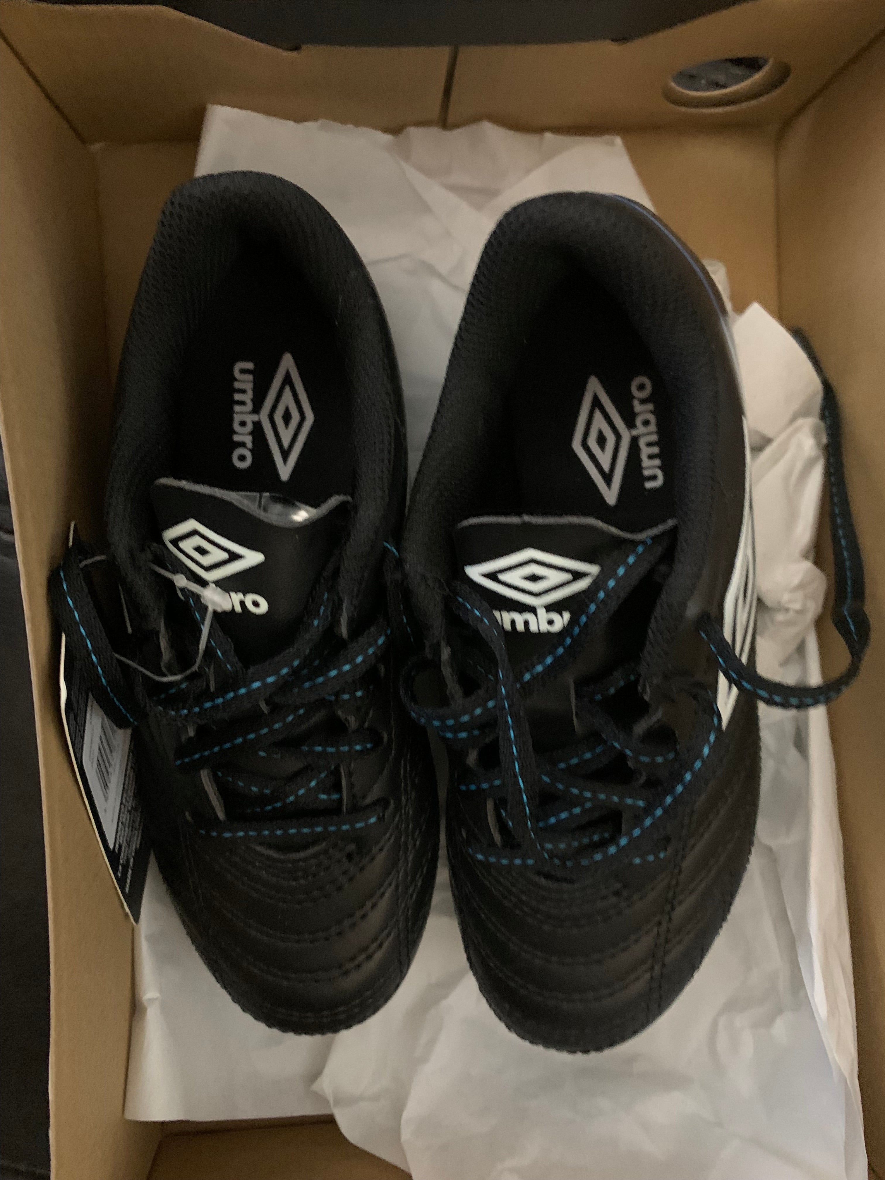 Sports shoes umbro